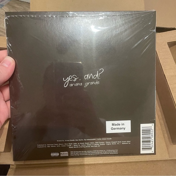 Ariana Grande Yes, and? 7" Single LP Vinyl Record - Picture 4 of 5